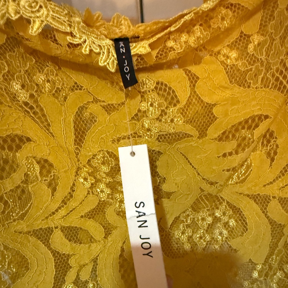 NWT San Joy Yellow Embellished Crop Blouse - Picture 8 of 8